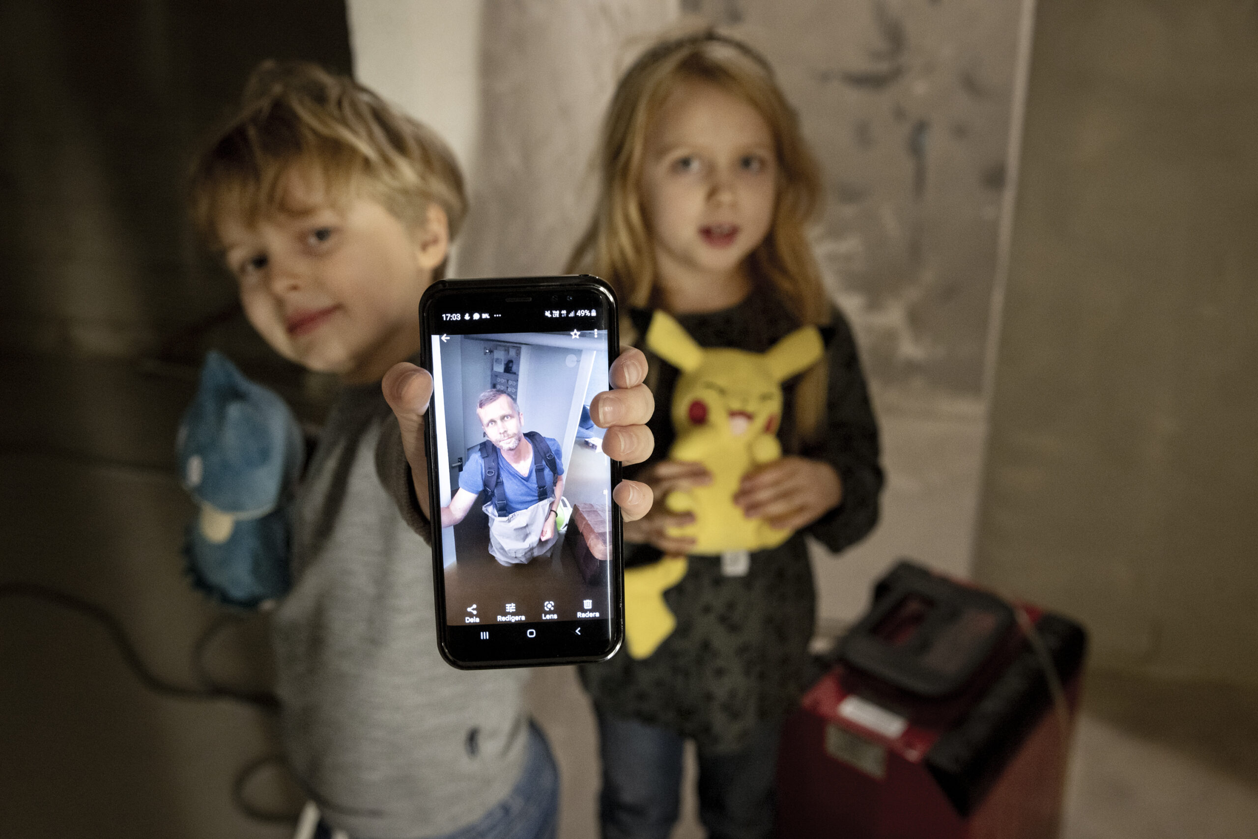 Skyfall Gävle 3 image depicting children on a videocall with a man standing in a flooded basement after heavy rain in Gävle